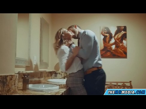 ❤️ Том биетэй шаргал үст таныг нийтийн бие засах газар уруу татах үед ❤ Супер секс mn.eggporncomics.ru ️❤